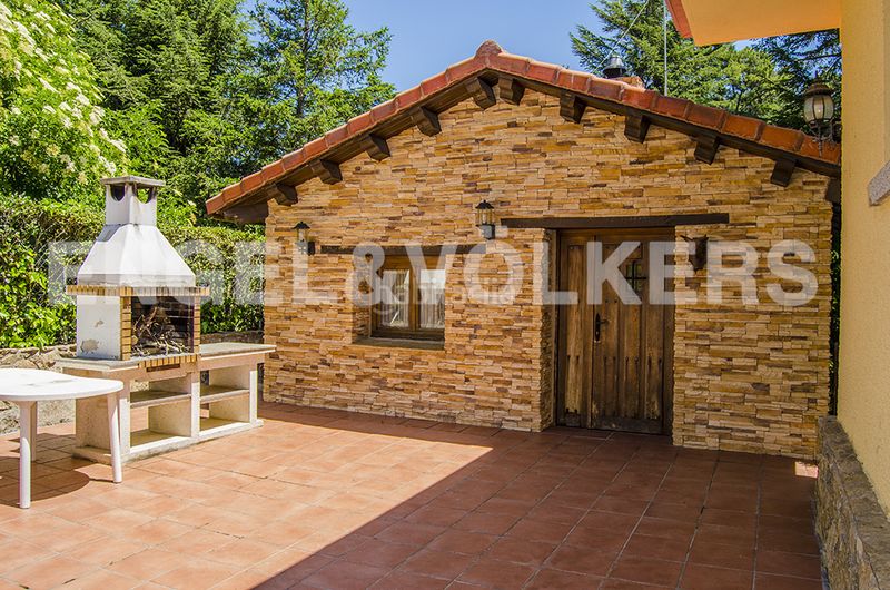 Foto 8a8586d5-73d3-4726-a4ea-8688bf090919. Casa amb calefacció aparcament piscina a Centro-Manguilla Escorial (El)