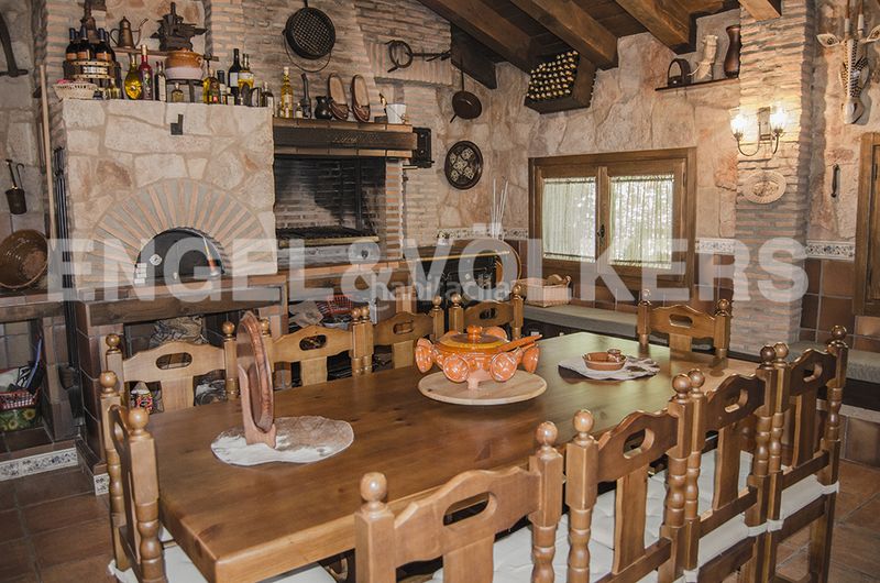 Foto c6d75fb8-a5f3-4e01-91b1-0785b05378de. Casa amb calefacció aparcament piscina a Centro-Manguilla Escorial (El)