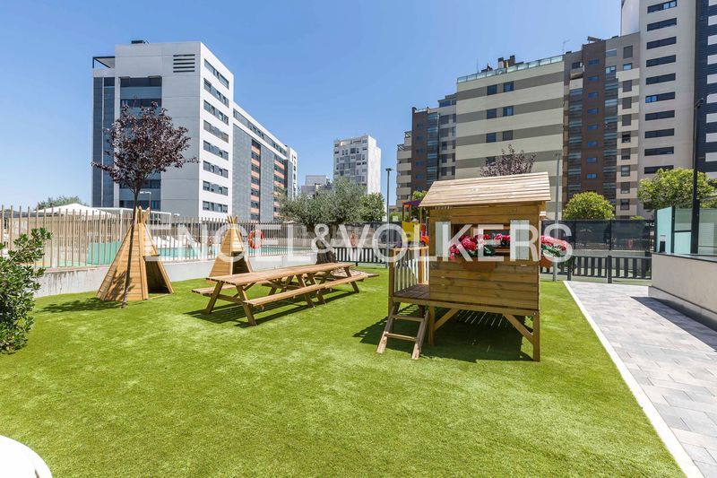 Foto 7a10c6b6-90ae-47b1-87d0-c294ede9f4da. Pis amb calefacció aparcament piscina a Valdebebas - Valdefuentes Madrid