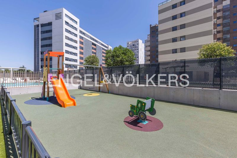 Foto c9d26f06-8032-46bd-b6ff-8e1b752c26f8. Pis amb calefacció aparcament piscina a Valdebebas - Valdefuentes Madrid