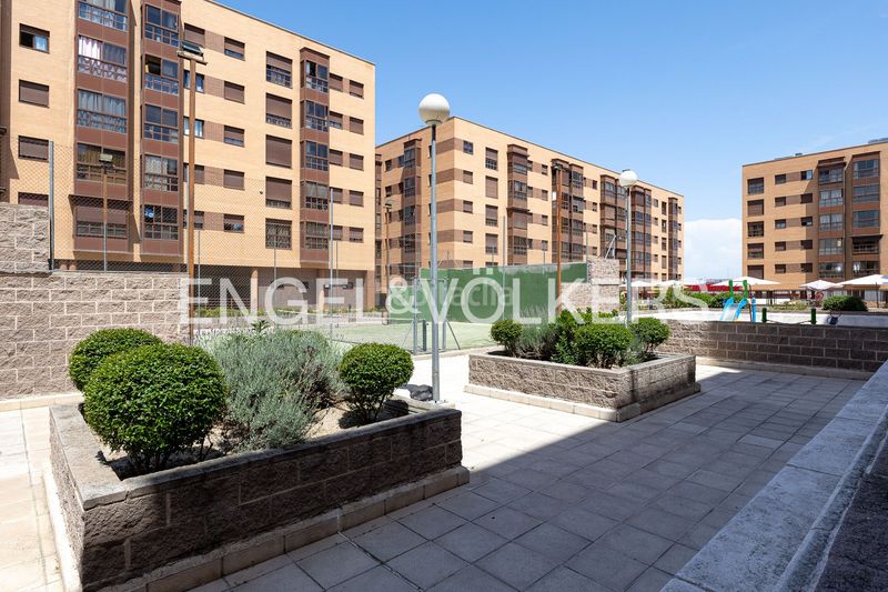 Foto 43e7b8ce-97ce-403a-a1e0-30dc5553aae5. Pis amb calefacció aparcament piscina a Rejas Madrid