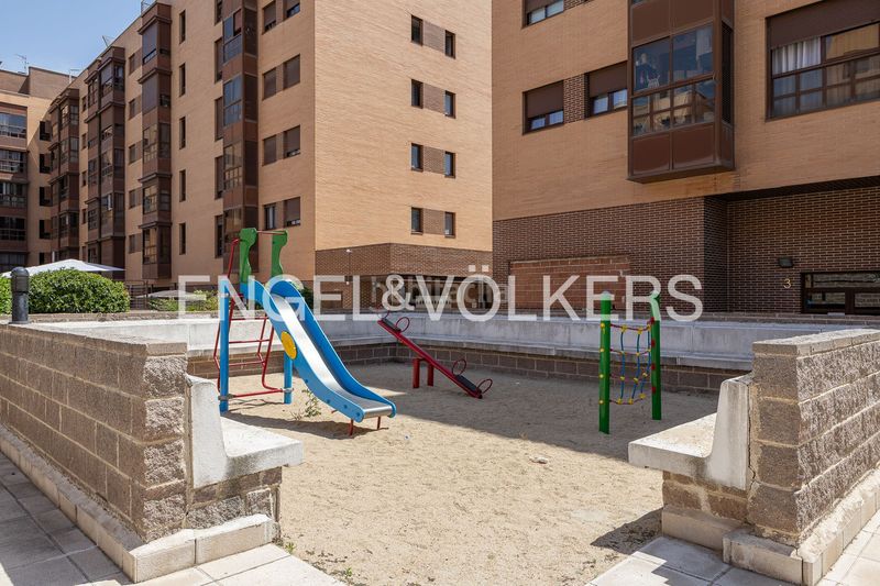 Foto 9c5d909a-edd2-4adf-b510-bf5176a46afc. Pis amb calefacció aparcament piscina a Rejas Madrid