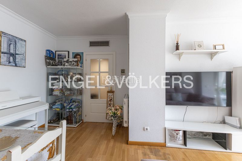 Foto cd6f82e5-7d24-4e96-9960-a01072c582e0. Pis amb calefacció aparcament piscina a Rejas Madrid