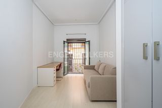 Etagenwohnung in Palacio. Espacio de vanguardia en palacio techos de casi 4m con balcón ex