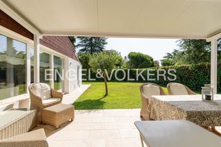Casa a schiera in Urbanización Este-Montepríncipe. Magnífico chalet de una sola planta urbanización montepríncipe