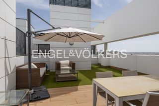 Miete Dachwohnung in Valdebebas - Valdefuentes. Ático exclusivo con espectacular terraza de 55 m y servicios pre