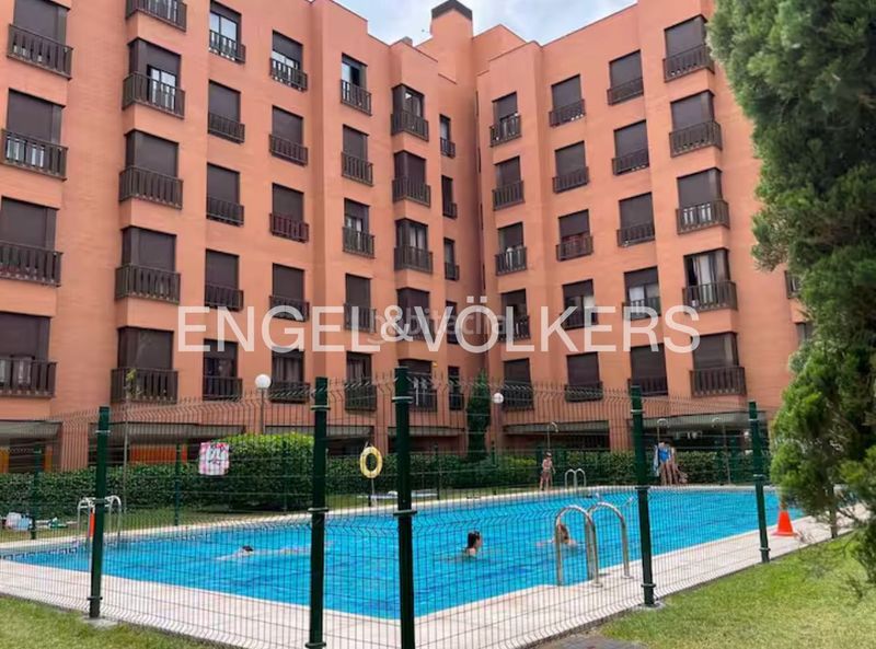Foto 6aee5cf0-fb48-4f7d-a7b2-69b7ba92ba5c. Pis amb calefacció aparcament piscina a Rejas Madrid