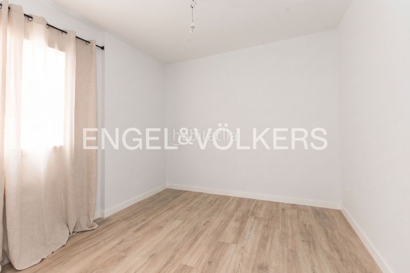 Foto ae836162-2500-475d-9395-79794886854c. Pis amb calefacció aparcament a Guindalera Madrid