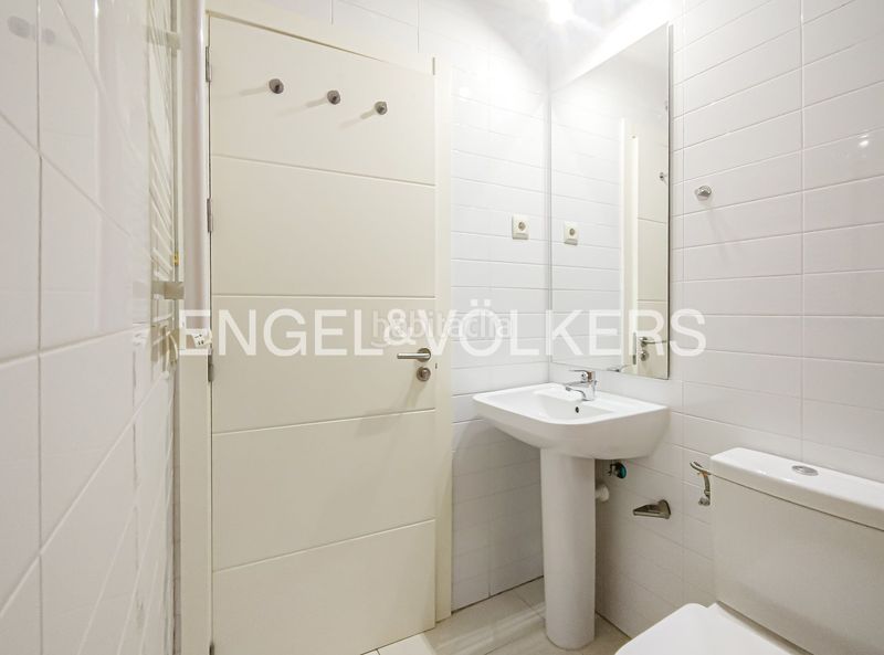 Foto 562418b5-43d7-4ddb-bc7d-2b4868ce0da2. Pis amb calefacció aparcament piscina a Sanchinarro Madrid