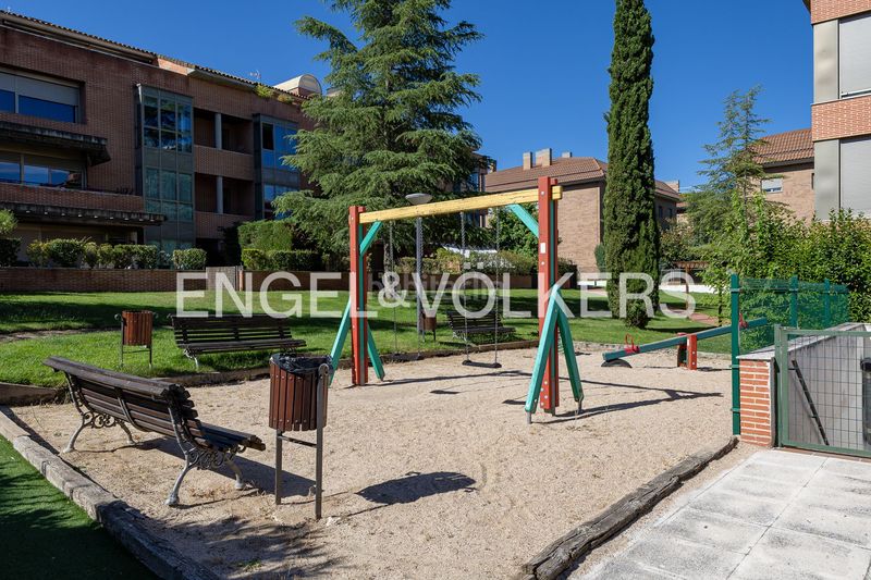 Foto 1ed0b277-ba6f-4abe-a6fb-cdbba71198c3. Planta baixa amb calefacció aparcament piscina a Madrid