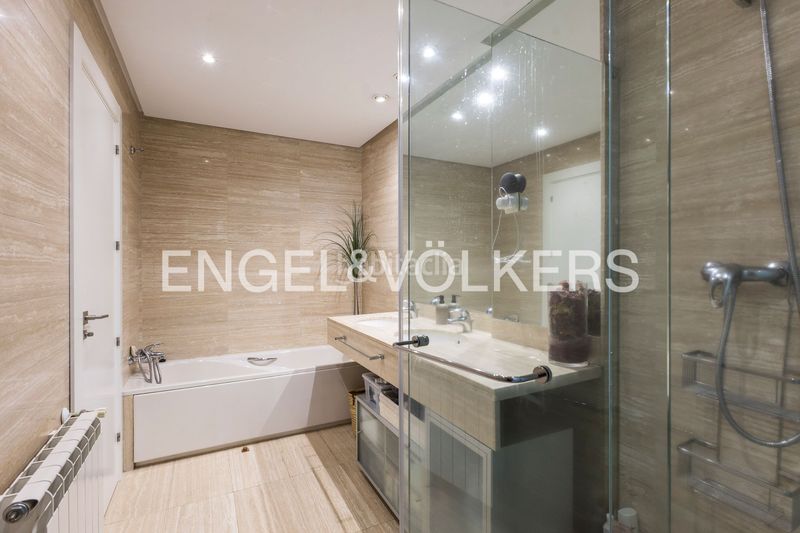 Foto 48445205-62bd-4355-8e51-cbe9a07d442b. Planta baixa amb calefacció aparcament piscina a Madrid