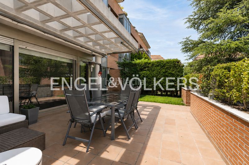 Foto 4a8ddea5-3372-4244-b10e-7983da8ab955. Planta baixa amb calefacció aparcament piscina a Madrid