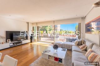 Apartament a Valdemarín. Acogedor bajo con jardín en valdemarin