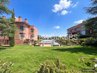 Apartment in Valdemarín. Acogedor bajo con jardín en valdemarin
