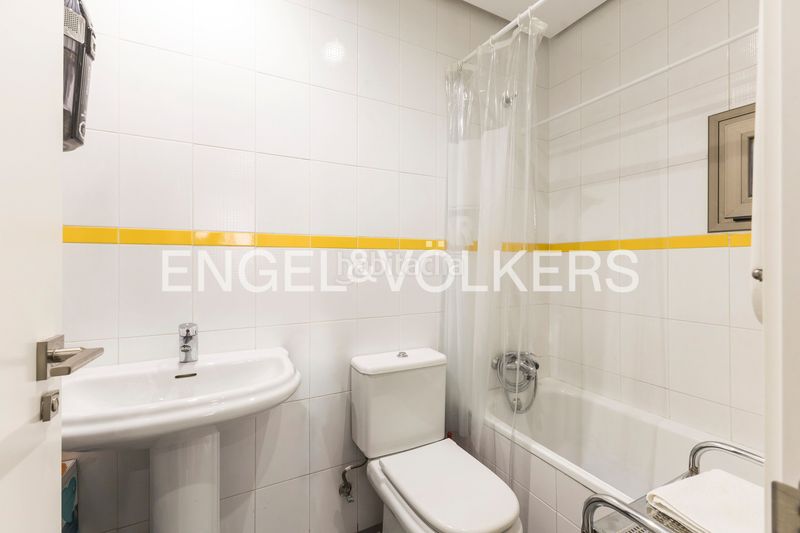 Foto e6b6a5a2-4463-466d-885b-b149c40eb443. Planta baixa amb calefacció aparcament piscina a Madrid