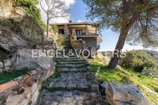 House in Hoyo de Manzanares. Finca única con 6.810 m y vistas espectaculares a la sierra de m