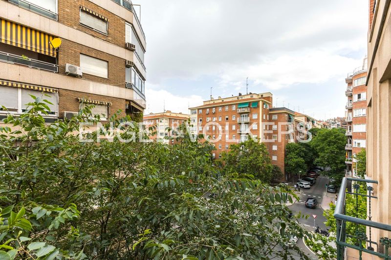 Foto 43236a91-a0c9-454f-bff8-18c2448670f5. Pis amb calefacció aparcament a Gaztambide Madrid
