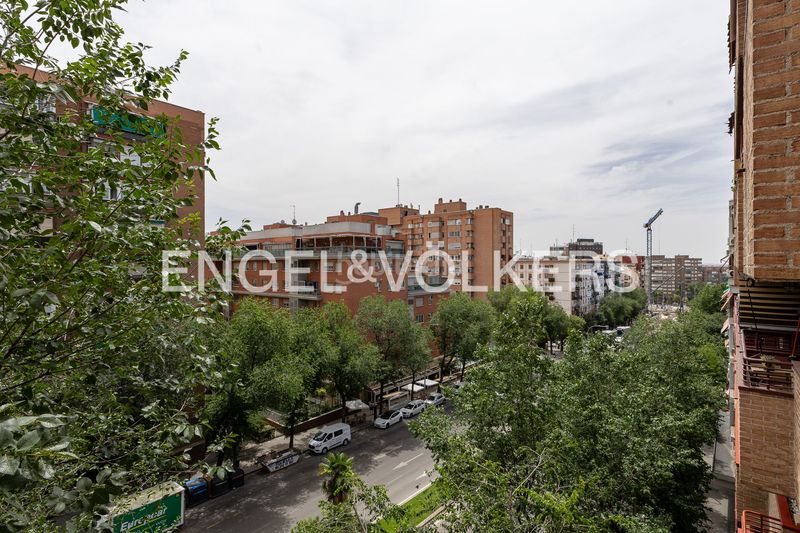 Foto 030f32f8-9973-49c8-bf24-8459797a8a87. Pis amb calefacció aparcament piscina a Niño Jesús Madrid