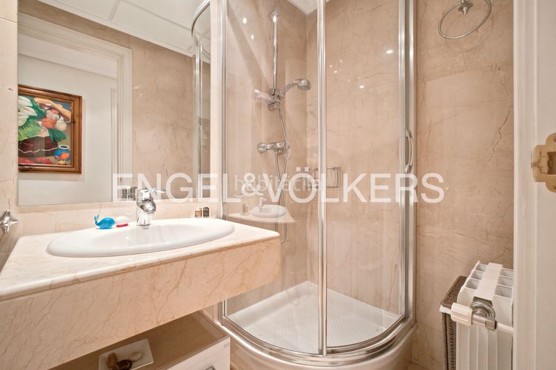 Foto edb375fe-001e-48a2-a5c5-c7c45e2d86e2. Pis amb calefacció aparcament piscina a Valdemarín Madrid