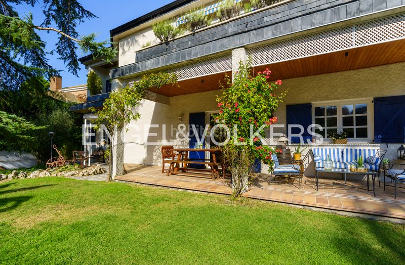 Foto 3ffbb851-0218-4b42-b60c-a5fc40b1de77. Casa amb calefacció aparcament piscina a Conde Orgaz - Piovera Madrid
