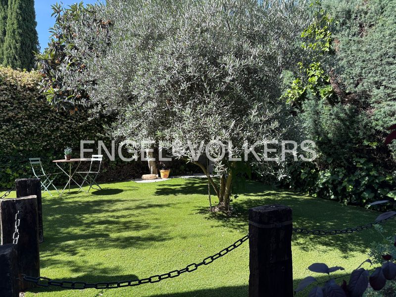 Foto b8b741f5-6491-4735-b496-995047f60f61. Casa amb calefacció aparcament piscina a Conde Orgaz - Piovera Madrid