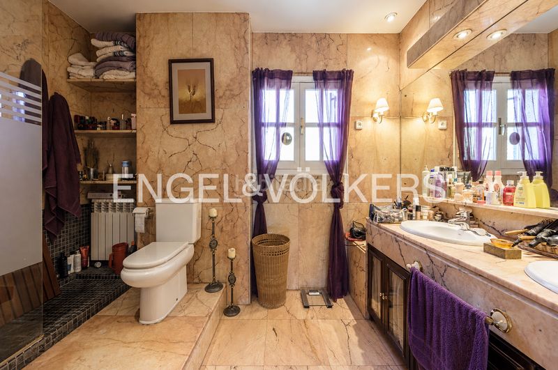 Foto baf9d06e-ce39-4bcc-a0bd-72db43857811. Casa amb calefacció aparcament piscina a Conde Orgaz - Piovera Madrid