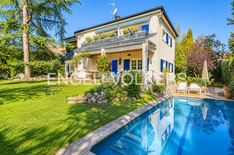 Foto e555dfe5-4785-4ac3-ad39-d4e7a7723767. Casa amb calefacció aparcament piscina a Conde Orgaz - Piovera Madrid