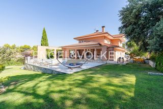 House in El Bosque. Exclusiva vivienda unifamiliar en el bosque, villaviciosa de odó