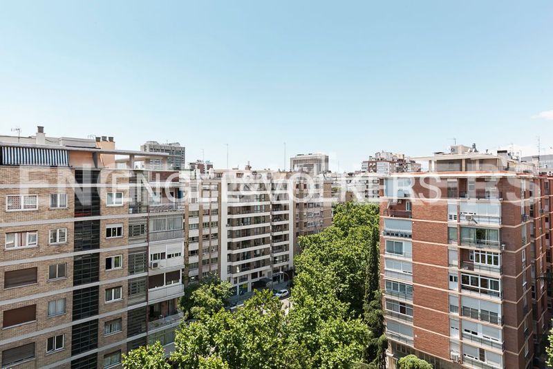 Foto 7451b042-9f71-43b1-a1e3-fee8aefc4e37. Pis amb calefacció aparcament a Nueva España Madrid