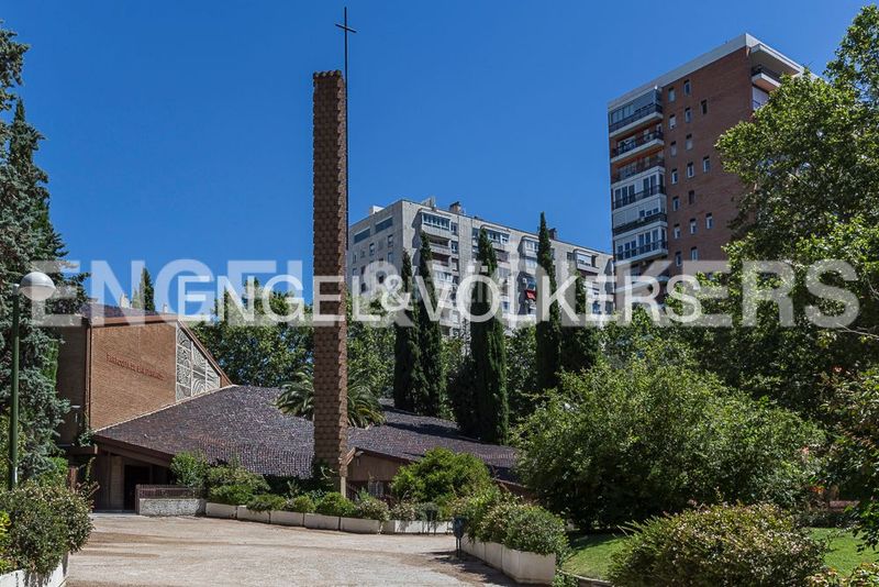 Foto c262a15c-6811-483f-b60d-85c6a624219a. Pis amb calefacció aparcament a Nueva España Madrid