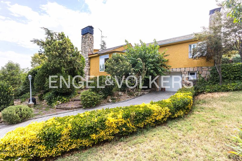 Foto 05db587d-061e-4823-a77b-a25d87d904e7. Casa amb calefacció piscina a Soto de Viñuelas Tres Cantos