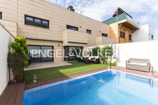 Affitto Casa in Valdebebas - Valdefuentes. Elegancia y confort en chalet de diseño con jardín y piscina pri