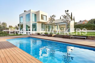 Casa en Urbanización La Moraleja. Espectacular vivienda en la moraleja