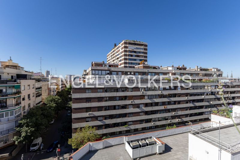 Foto 53a0c52b-28b1-4e62-afa7-db30c6c32402. Àtic amb calefacció a Gaztambide Madrid