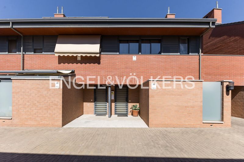 Foto 2cd5dec3-a8d8-4a9f-86bb-0f2fac533f83. Casa amb calefacció aparcament piscina a Perales del Río Getafe