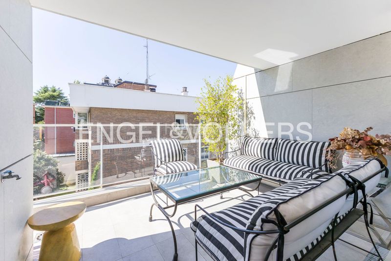 Foto bc0b4d1a-7ea9-45e8-8009-59dbcc967d33. Dúplex amb calefacció aparcament piscina a Nueva España Madrid