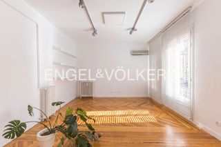 Rent Flat  Calle de montesa. Alquiler de oficina en barrio salamanca