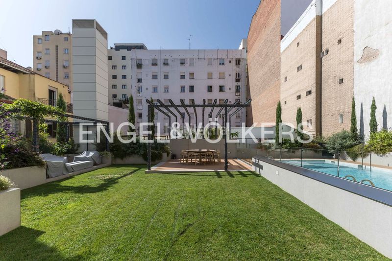 Foto 70a8cf6f-09f0-41bf-887e-b70c57650450. Dúplex amb calefacció aparcament piscina a Lista Madrid