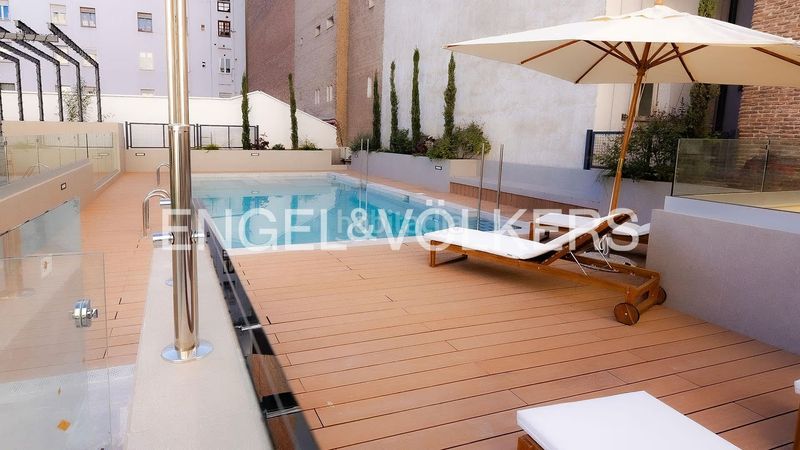 Foto cf88bfd0-2fd9-46a8-9933-5f4d07245ac9. Dúplex amb calefacció aparcament piscina a Lista Madrid