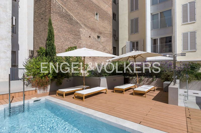 Foto f019e5e0-a8dc-4751-91e7-b837be3a402e. Dúplex amb calefacció aparcament piscina a Lista Madrid