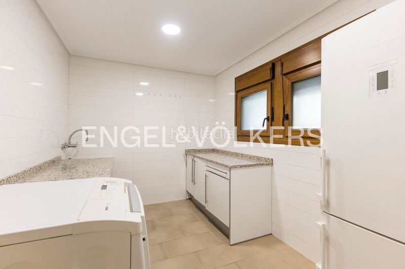 Foto 0c3d7c39-f3b6-4689-833a-43b30bcd0593. Casa amb calefacció aparcament piscina a La Florida - El Plantío Madrid