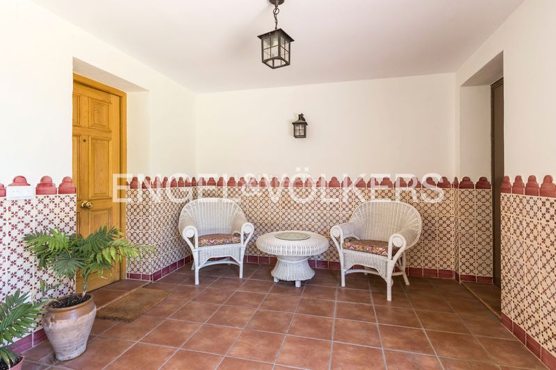 Foto 788e89b3-e10e-45a3-8faf-98e373b33798. Casa amb calefacció aparcament piscina a La Florida - El Plantío Madrid