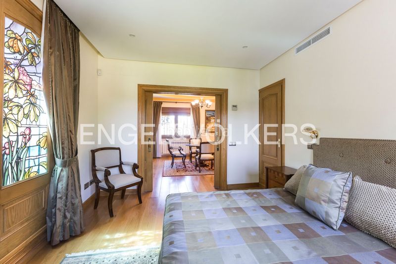 Foto ae416a8f-a2fd-4bb2-a7aa-b06fc2ece61e. Casa amb calefacció aparcament piscina a La Florida - El Plantío Madrid