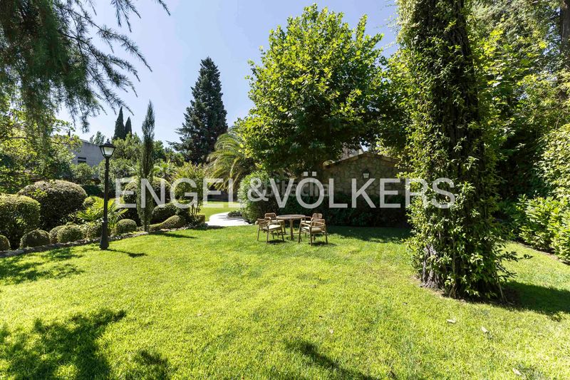 Foto be7c823f-7d80-48b1-876a-18d994356538. Casa amb calefacció aparcament piscina a La Florida - El Plantío Madrid
