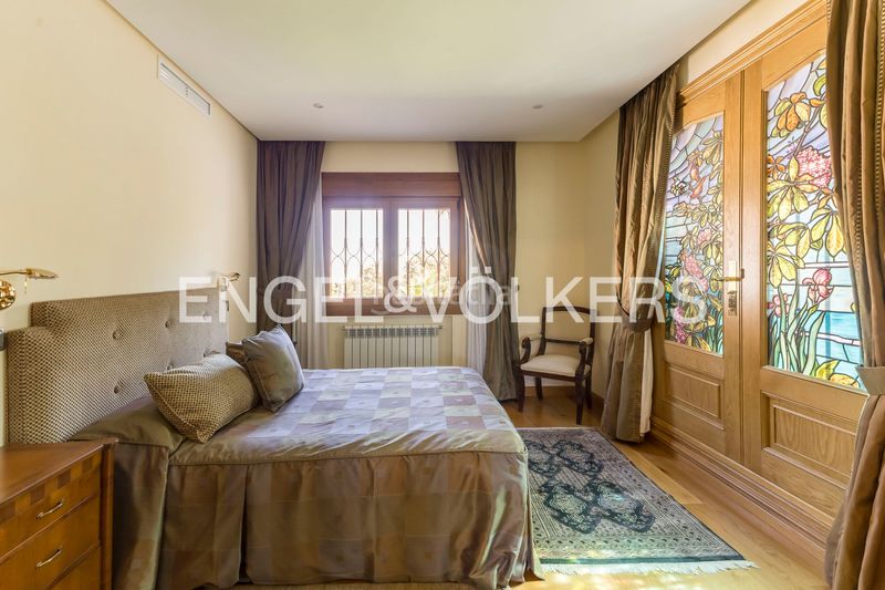 Foto d3de3bbf-d3e6-43a4-8b48-c4b64ea15eb7. Casa amb calefacció aparcament piscina a La Florida - El Plantío Madrid