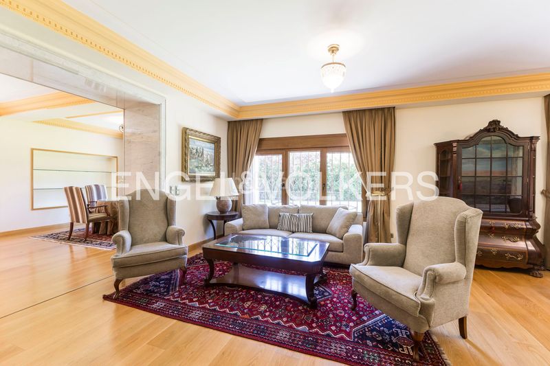 Foto ff8b3240-e83f-48b6-ae77-722a725ab45d. Casa amb calefacció aparcament piscina a La Florida - El Plantío Madrid