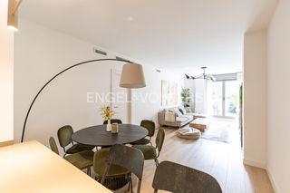 Rent Ground floor in Aravaca. Moderno bajo con jardín en avenida del talgo