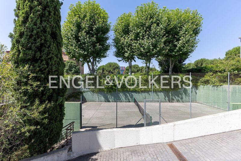 Foto ac0697b2-8ece-48be-9692-dd5258a73b24. Dúplex amb calefacció aparcament piscina a Golf-El Carralero Majadahonda