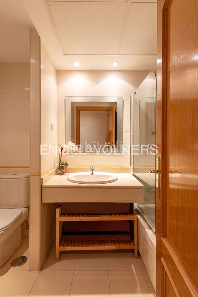 Foto b3dca54b-f542-429e-a10e-bad101924533. Dúplex amb calefacció aparcament piscina a Golf-El Carralero Majadahonda