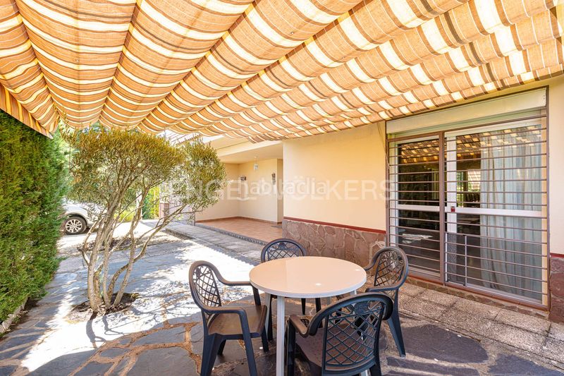 Foto 2b12e60f-be87-4a57-b5e8-ea5a5c473a31. Casa amb calefacció aparcament piscina a La Canaleja Galapagar